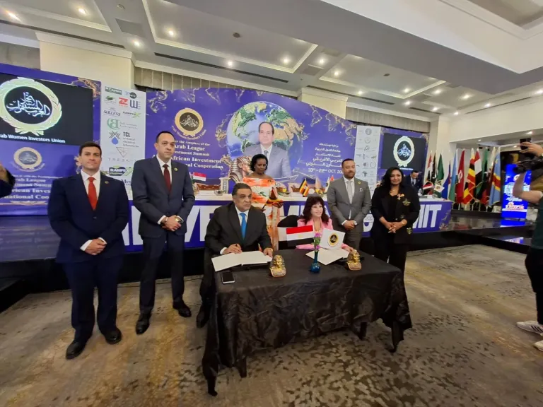 اتحاد المستثمرات العرب يوقع مذكرة تفاهم تدريبية مع نادي قضاة السويس وجنوب سيناء