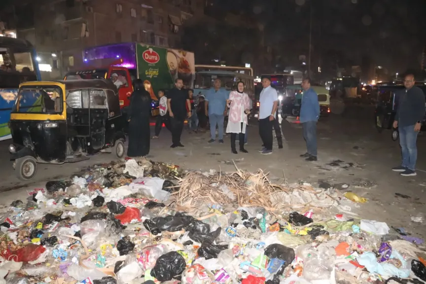 جولة ليلية ترصد شوارع شبرا الخيمة.. ومحافظ القليوبية يمنح شركة النظافة مهلة أخيرة