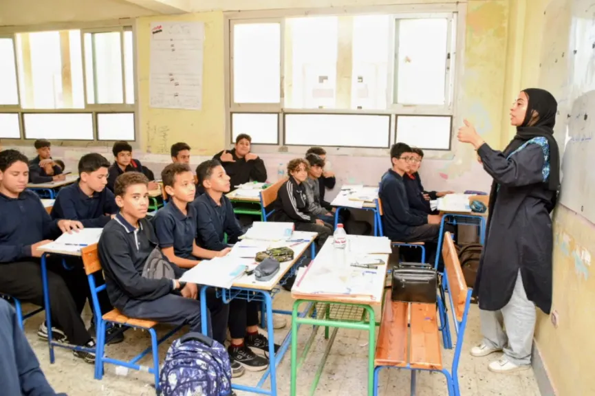 مدير تعليم بورسعيد يرصد سلبيات بمدرسة العبور ويوجه بسد عجز المعلمين