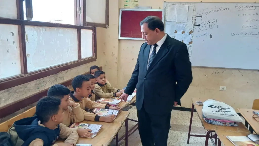 مدير تعليم بني سويف يتابع الغياب ويوجه بتحسين القراءة والكتابة