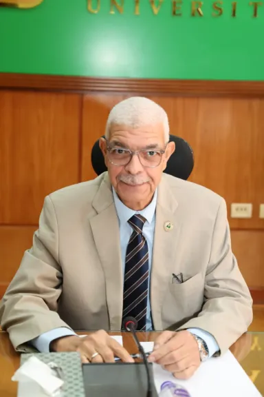رئيس جامعة المنوفية يناقش خدمات رقمية وحاضنة للذكاء الاصطناعي