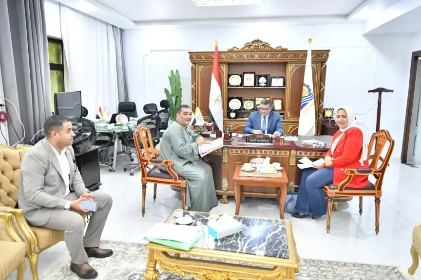 محافظ قنا يلتقي أعضاء مجلسي النواب والشيوخ لبحث مطالب المواطنين ودعم التنمية
