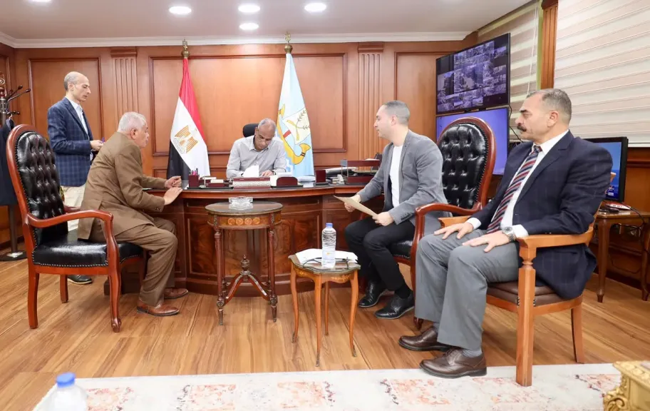 محافظ كفر الشيخ يبحث مع النواب والشيوخ مشكلات الدوائر وأولويات الخدمات