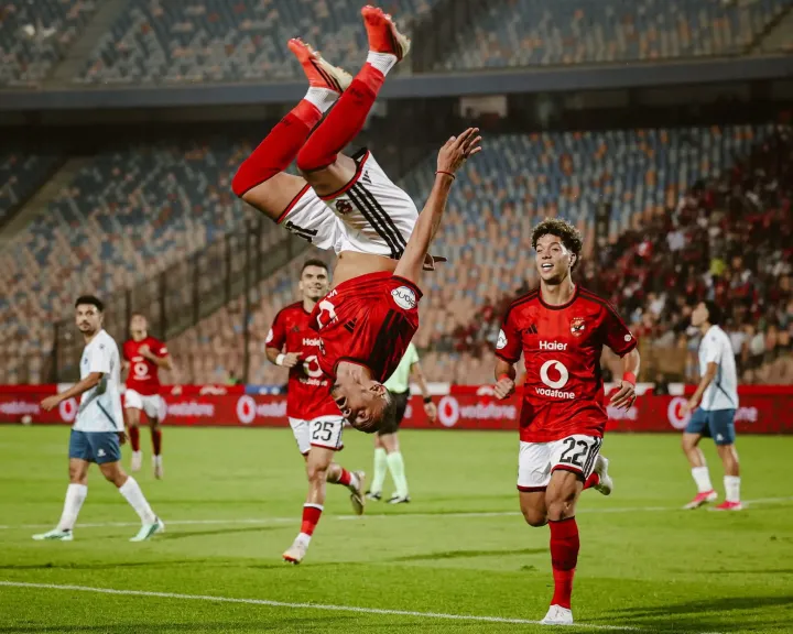 الأهلي يتقدم على القناة بثنائية في الشوط الأول