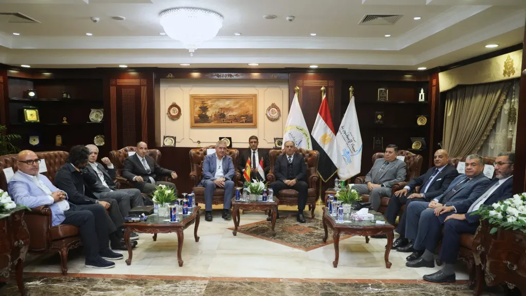 ميناء الإسكندرية يبحث شراكة استراتيجية مع برشلونة ومذكرة تفاهم مرتقبة