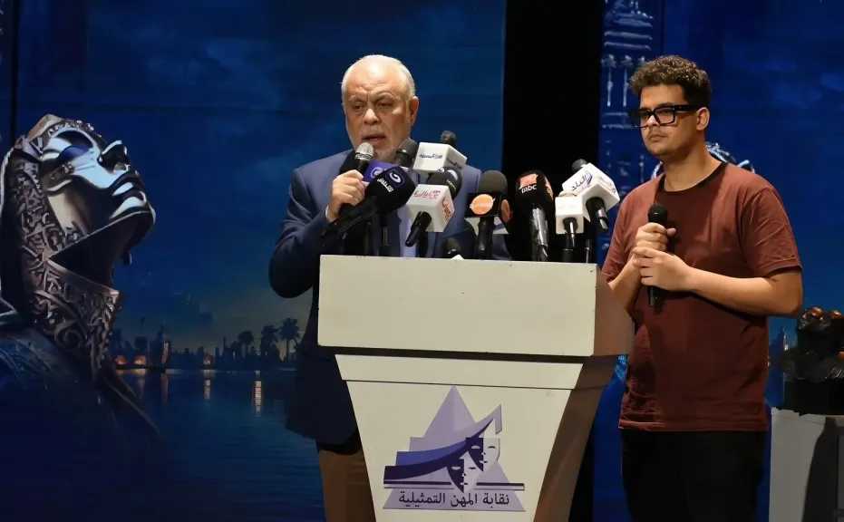 410 متطوع في كواليس المسرح.. محمد عصمت يكشف خطة تنظيم جمهور مهرجان نقابة المهن التمثيلية