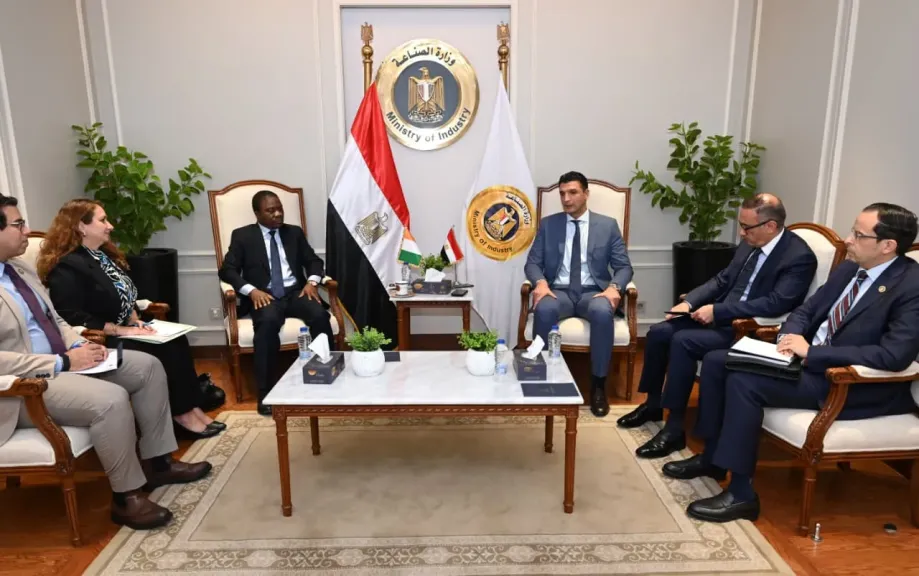 وزير الصناعة يبحث مع سفير كوت ديفوار لدى مصر سبل تعزيز التعاون الصناعي بين البلدين
