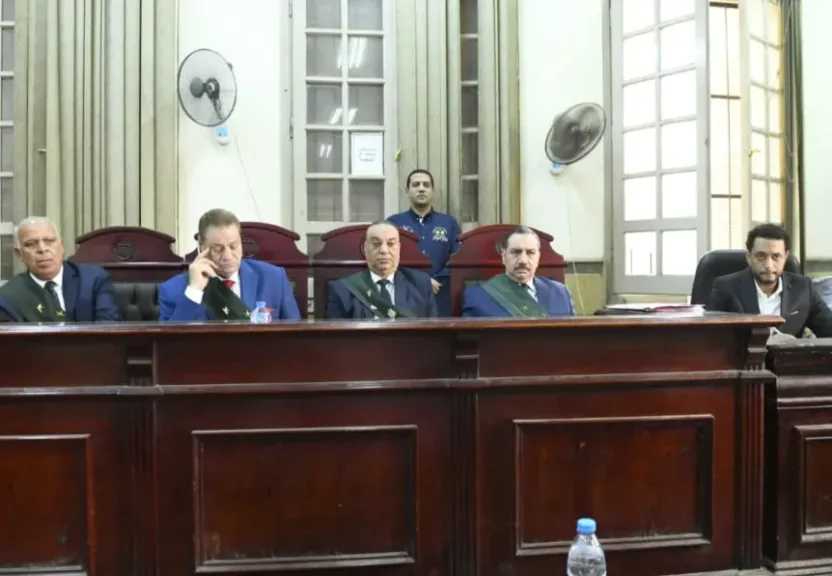 زور شهادة الدكتوراه.. الحبس 3 سنوات لمدير عام بديوان محافظة القاهرة لاتهامه بالتزوير