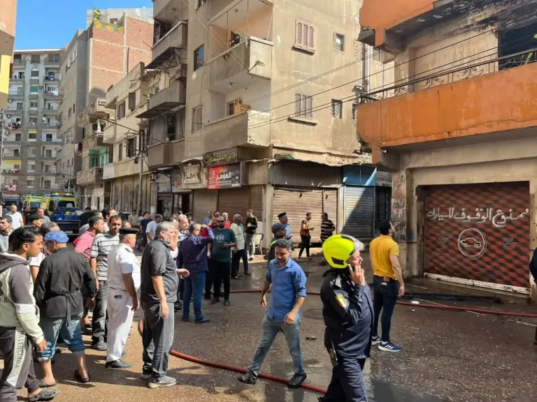 دقائق رعب في شارع الكامب بالمنصورة.. والحماية المدنية تحسم المعركة مع النيران