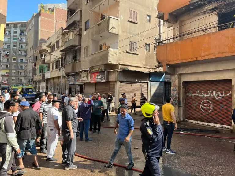 دقائق رعب في شارع الكامب بالمنصورة.. والحماية المدنية تحسم المعركة مع النيران