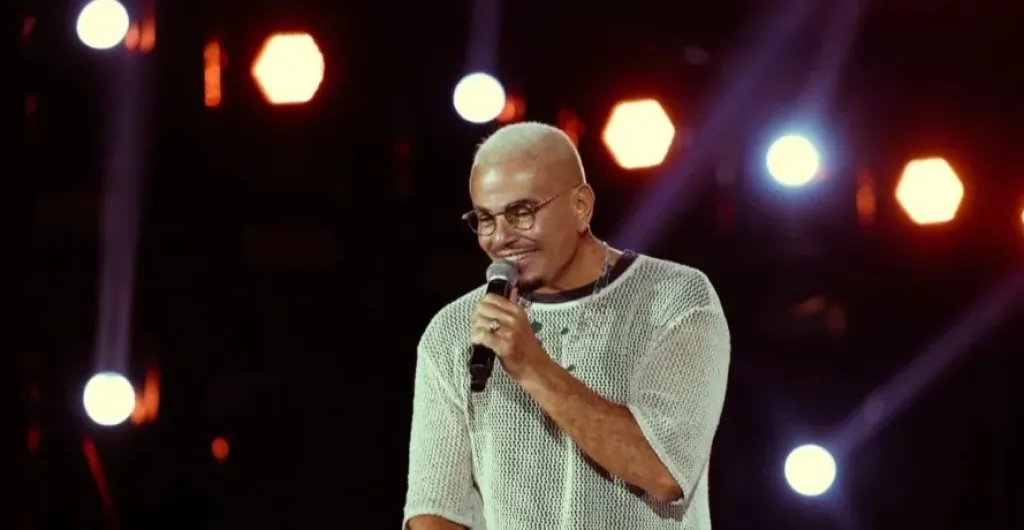 عمرو دياب يخطف الأنظار في الجونة بـ علم قلبي والله على حبك.. تفاصيل