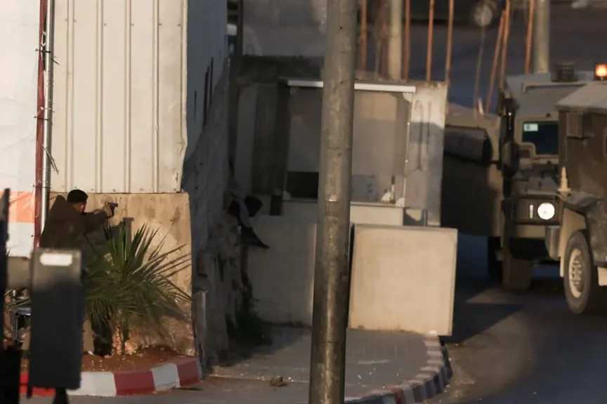 باحث شؤون إسرائيلية: عملية الخليل تعقد حسابات نتنياهو.. والانتخابات تحدد مستقبل الحكم