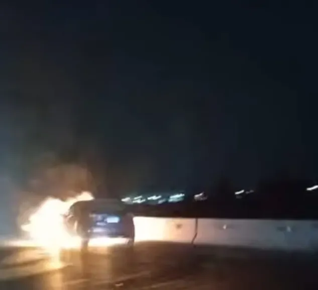 النيران تلتهم سيارة ملاكي على طريق شبرا بنها الحر بالقليوبية