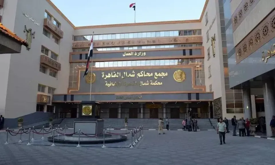 شك فى سلوكها.. تأجيل محاكمة المتهم بقتل والدته وشقيقته فى النزهة