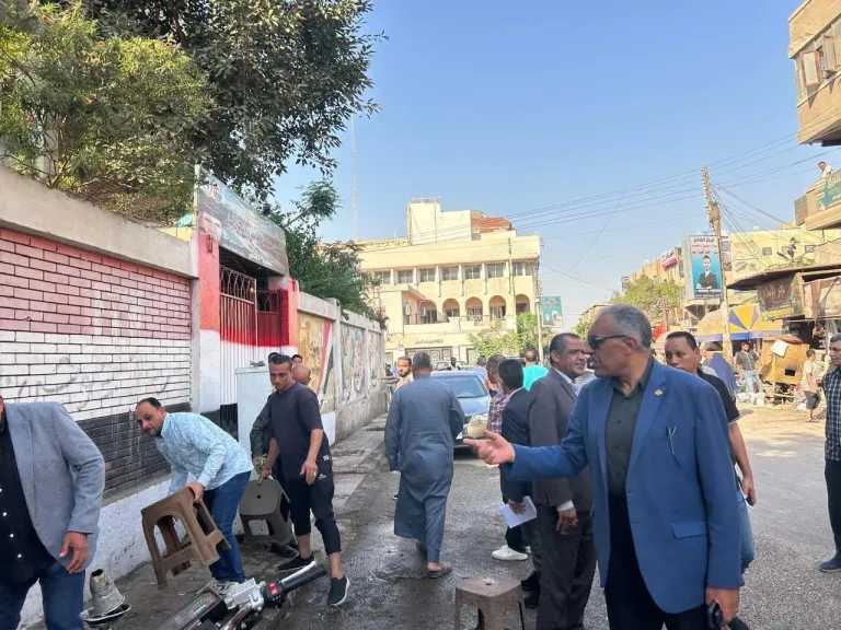 إحالة مدير إشغالات سنورس للتحقيق.. ومصادرة توك توك مخالف وتشميع مقهى غير مرخص