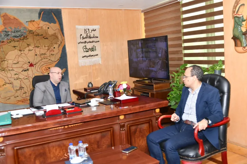 محافظ الفيوم يستقبل مساعد وزير الصحة لبحث آليات تطوير المستشفيات والارتقاء الخدمات الطبية