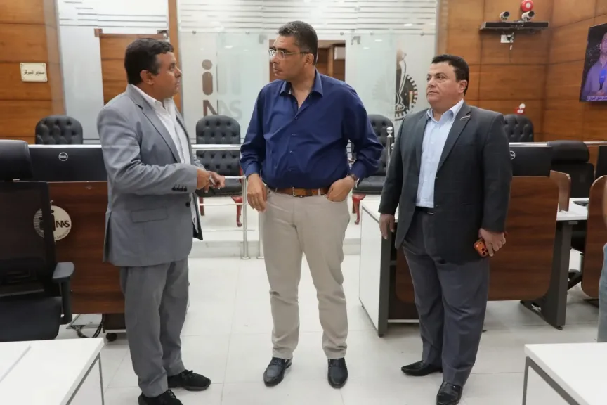 محافظ البحر الأحمر يتابع تطورات الأحوال الجوية عبر مركز سيطرة الشبكة الوطنية للطوارئ والسلامة العامة