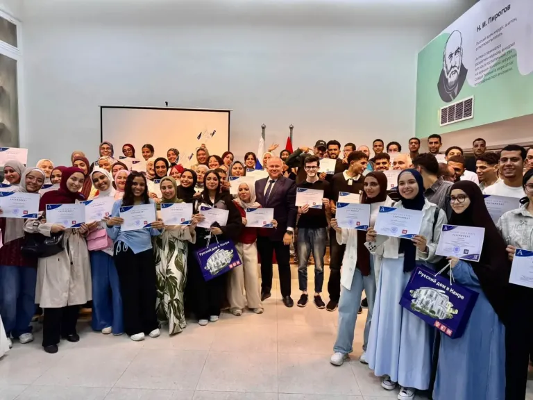 البيت الروسي بالقاهرة يكرّم الفائزين في أولمبياد اللغة الروسية للطلاب المصريين