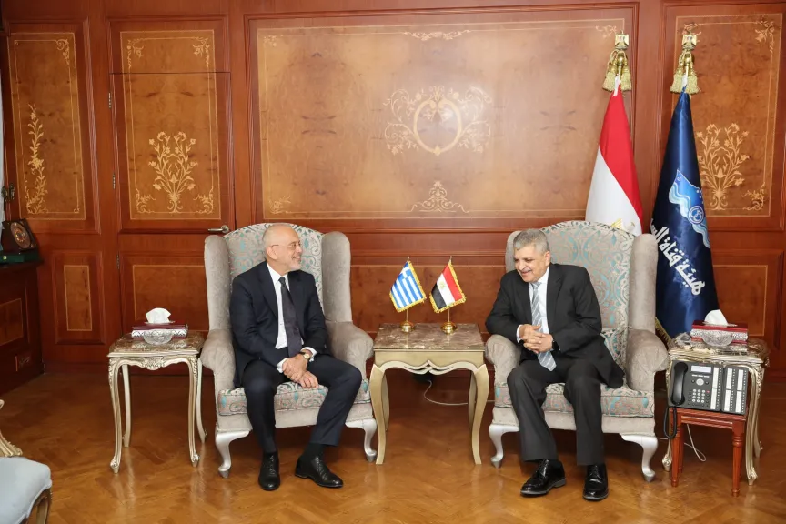 أسامة ربيع لـ السفير اليوناني بالقاهرة:  قناة السويس أثبتت قدرتها على إدارة الأزمات المتتالية