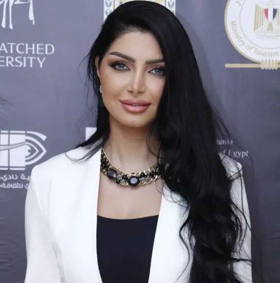 كلوديا حنا توجه الشكر لسهير المرشدي ورياض الخولي وحنان مطاوع وأحمد بدير