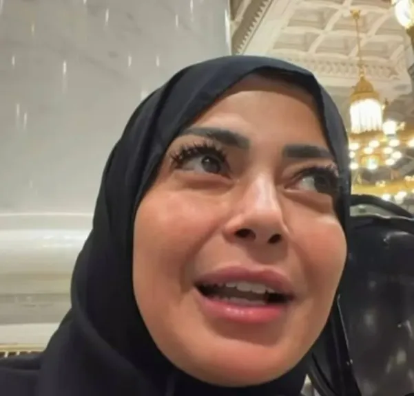 داليا مصطفى في المسجد النبوي: الزيارة جت من غير ترتيب.. ونفسي أحج