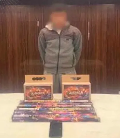 بهدف الربح.. سقوط طالب يروج لبيع الألعاب النارية عبر الإنترنت بطوخ