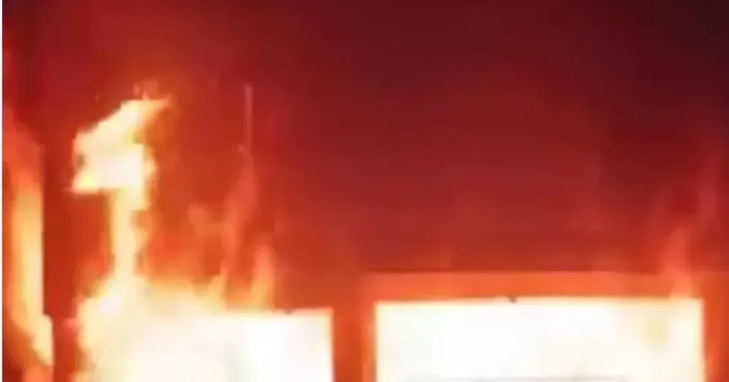 إخلاء السكان دون إصابات.. نشوب حريق داخل منزل 3 طوابق في قنا