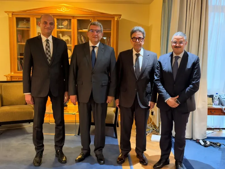 - نقابة الأطباء البيطريين تبحث مذكرة تفاهم مع سفير مصر بألمانيا لتبادل الخبرات والتدريب
