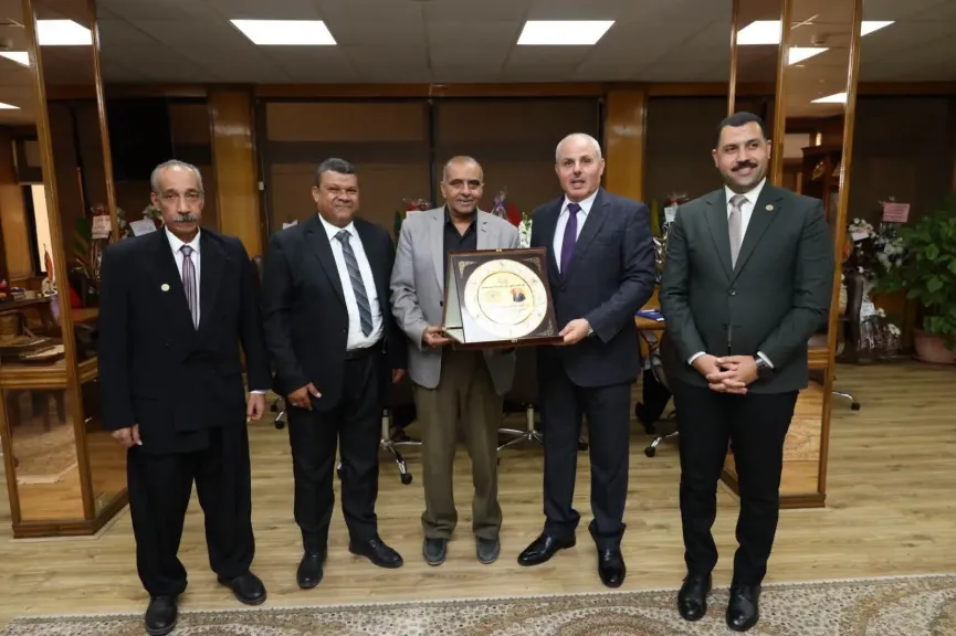نقيبا الزراعيين والمحامين يهنئان رئيس جامعة قناة السويس بتجديد الثقة