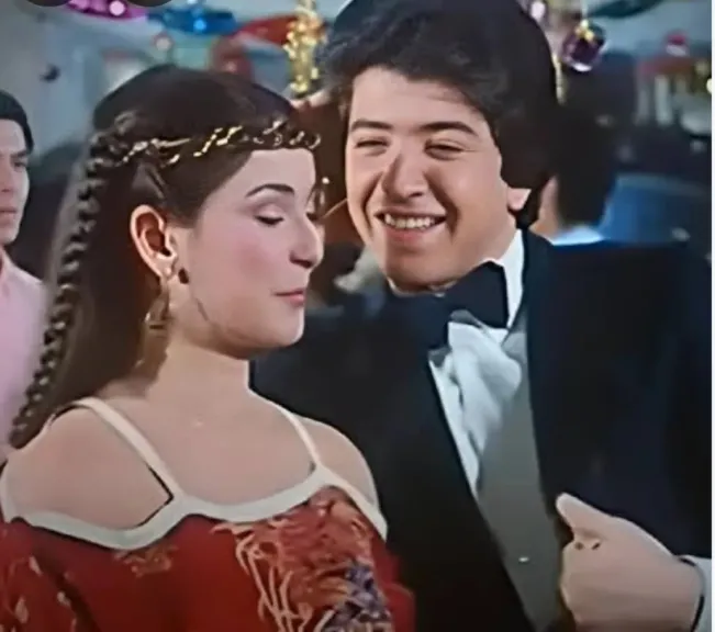 وليد توفيق يكشف كواليس انزل يا جميل: آثار الحكيم رفضت امسك ايدها وقالت لما نتجوز الأول