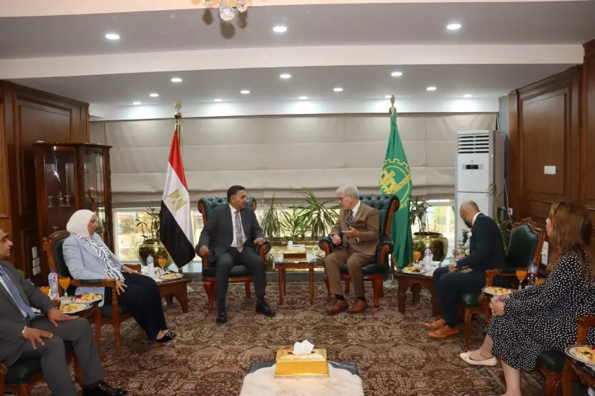 محافظ القليوبية يبحث مع القائم بأعمال السفير الأمريكي فتح آفاق جديدة للتعاون