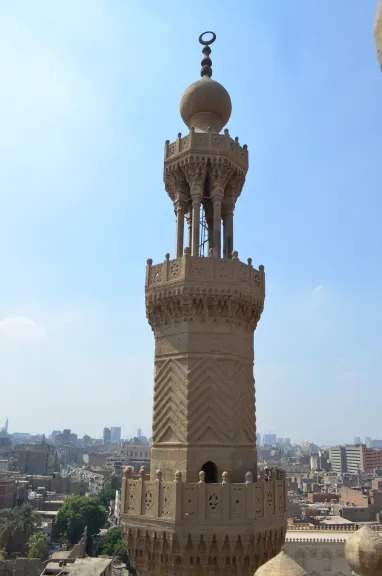 التوقيت الشتوي يبدأ الليلة.. تعرف على مواقيت الصلاة