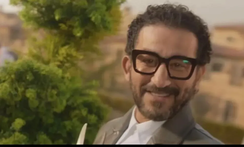 «كل واحد عنده حدوتة مخبيها».. أحمد حلمي يروج لفيلمه الجديد «حدوتة» قبل طرحه بالسينمات