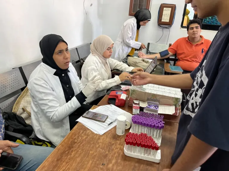آداب دمنهور تنظم حملة للتبرع بالدم بالتعاون مع بنك الدم الإقليمي