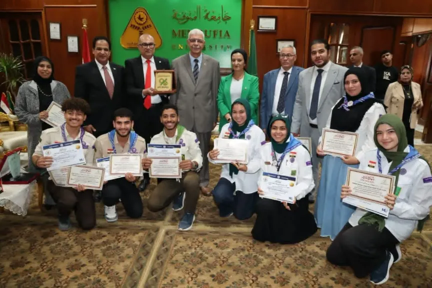 رئيس جامعة المنوفية يكرّم الطلاب المتميزين في الأنشطة الرياضية والفنية والعلمية