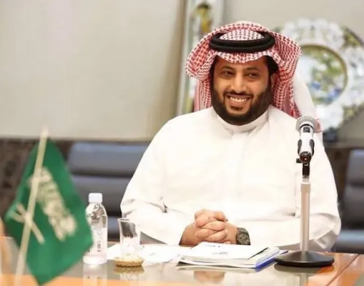 رئيس هيئة الترفيه السعودي يروج لمسرحية ” دكان الألعاب ” قبل عرضها بموسم الرياض نوفمبر المقبل