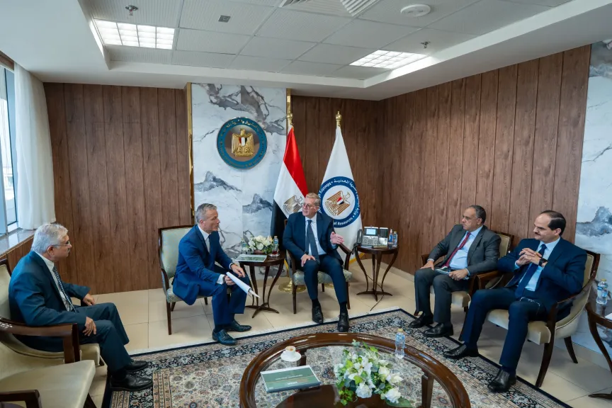 مصر تتجه لاختبار إنتاج البترول من الصخور بالصحراء الغربية.. ودراسات تمهد لحفر آبار تجريبية