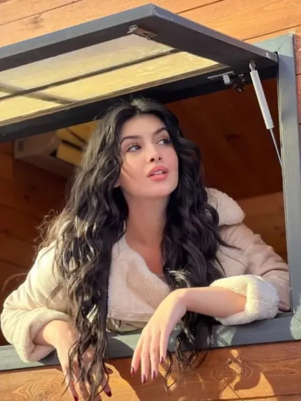”ماكنت بعرف إنه وداع ” سارة بركة:  تروى تفاصيل دخولها المجال الفني