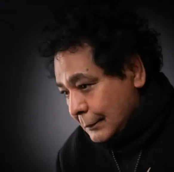 مصادر مقربة من محمد منير تكشف حقيقة تدهور حالته الصحية