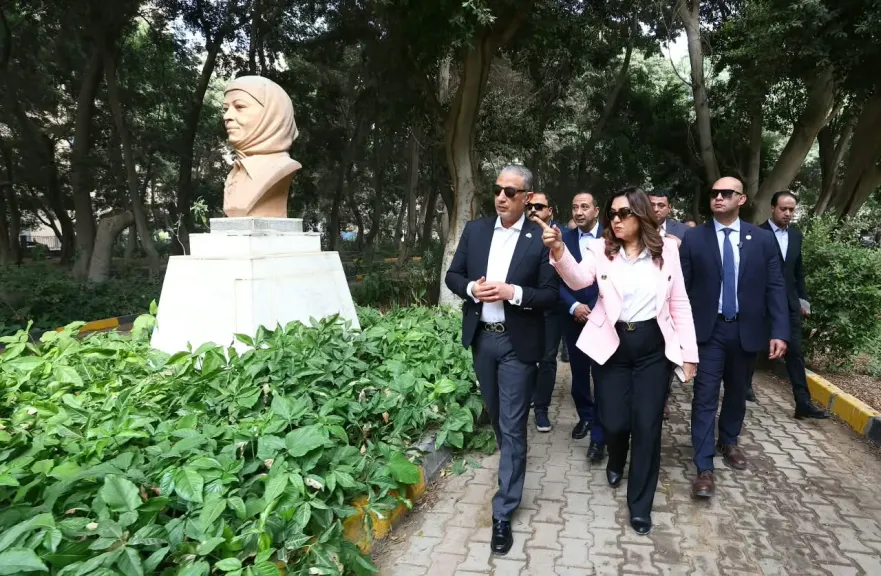 منال عوض توجه بالحفاظ على الأشجار ومضاعفة الغطاء النباتي خلال جولة بحدائق الجيزة