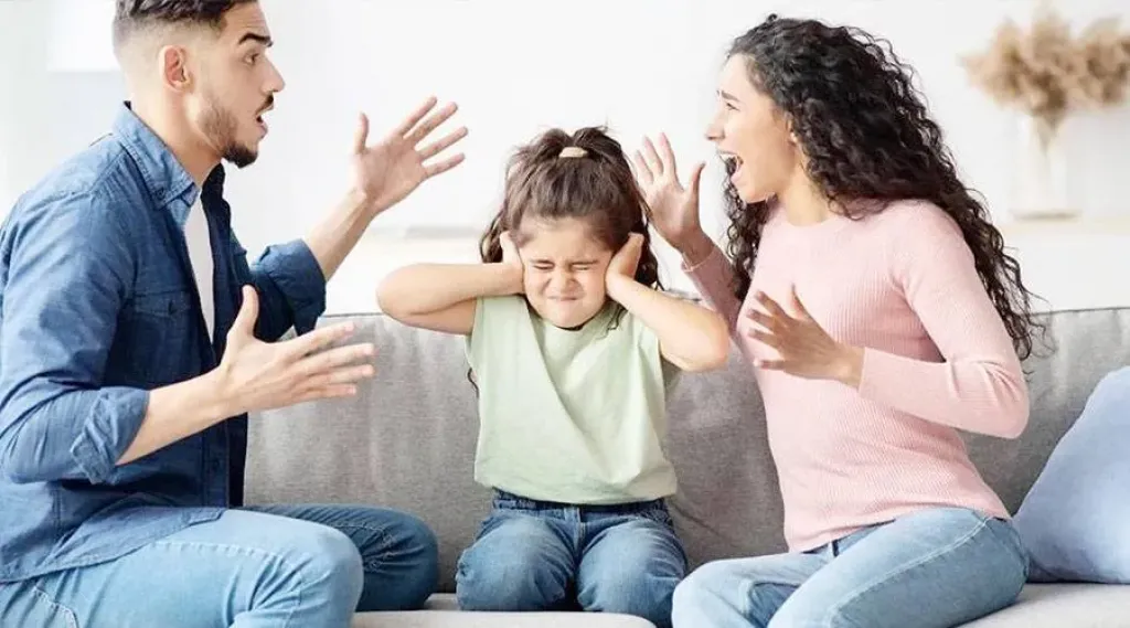 أطفال يدفعون ثمن خلافات الكبار.. حكايات مؤلمة من محاكم الأسرة عن الولاية التعليمية
