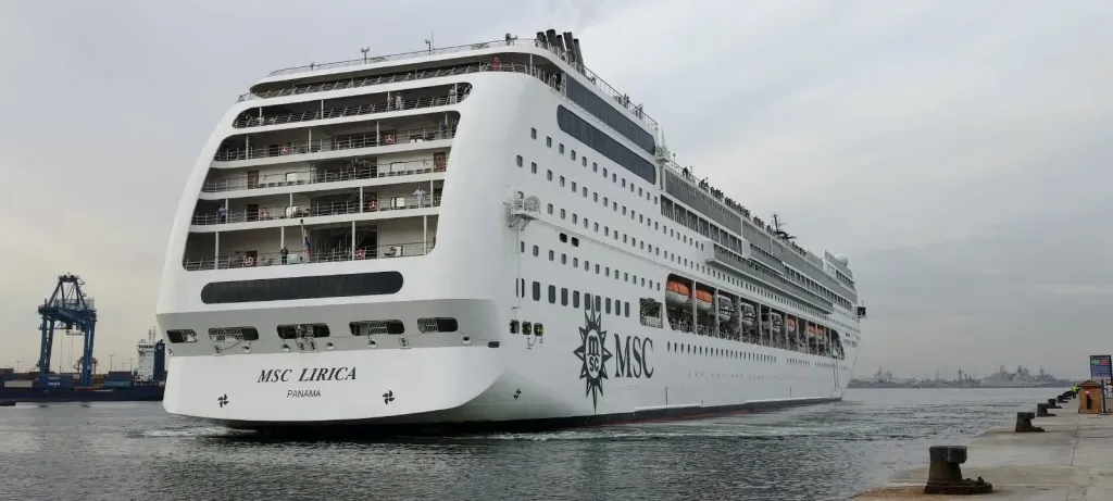 ميناء الإسكندرية يستقبل السفينة السياحية «MSC LIRICA» وعلى متنها 1677 سائحًا