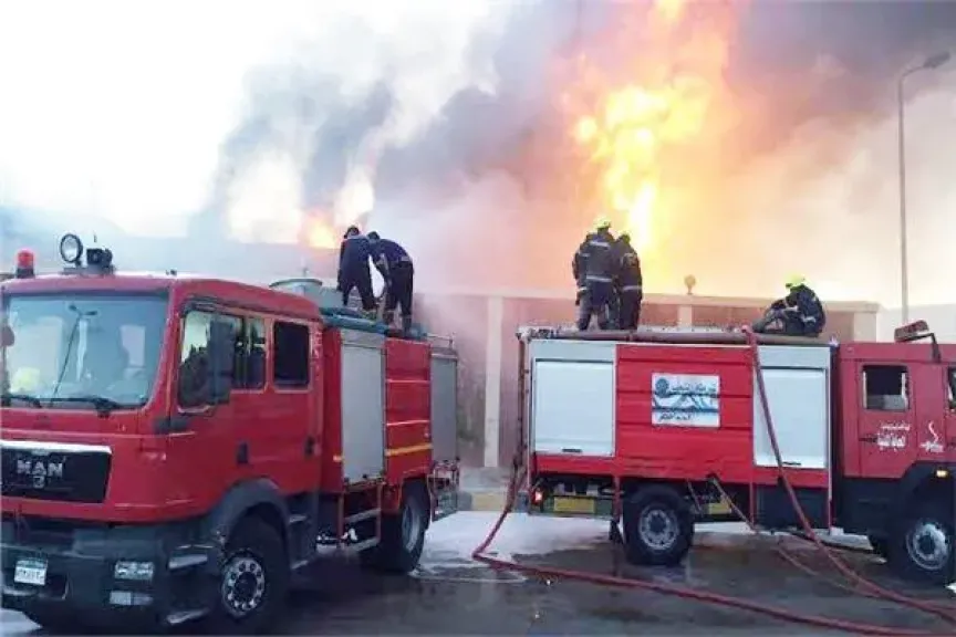 قائدها نجا قبل تفحمها.. السيطرة على حريق سيارة ملاكي في الإسكندرية