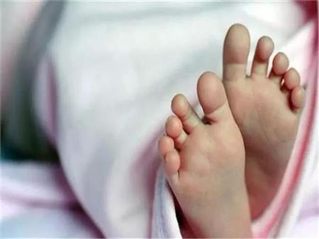 استعجال تقرير الطب الشرعي لرضيع قتل على يد والدته وعشيقها بالساحل 