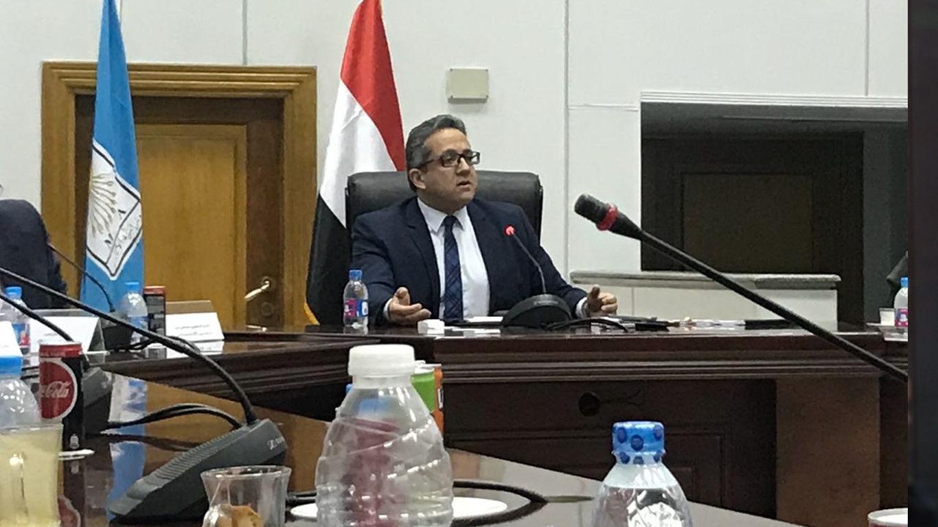 وزير الأثار المصري