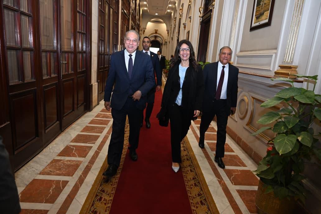 وزيرة الثقافة