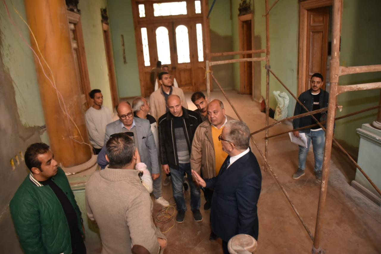 رئيس قطاع الفنون التشكيلية 