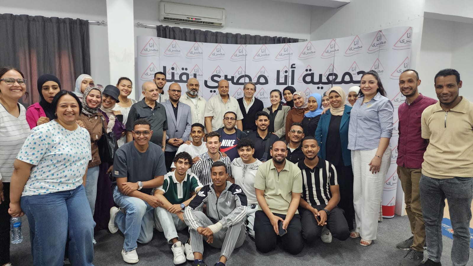 الفنان العراقي باسم قهار