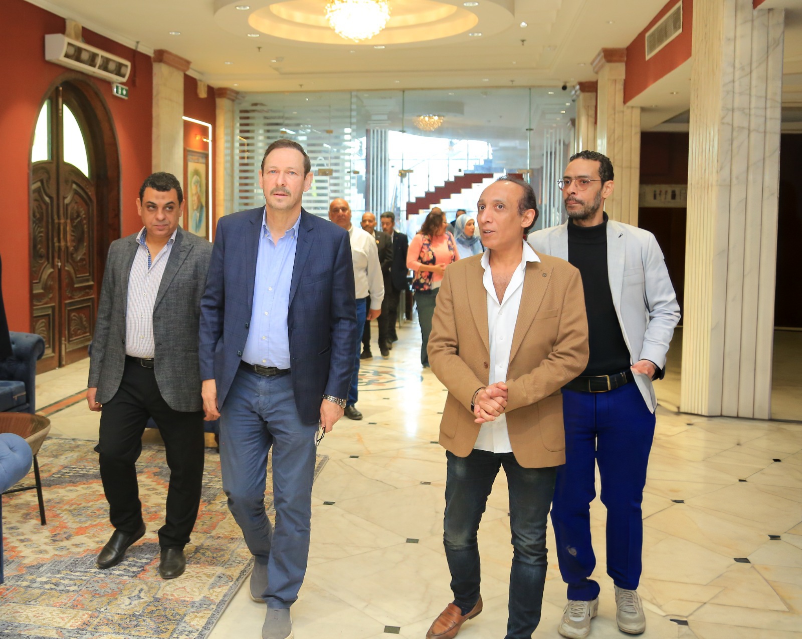 الدكتور ايمن الشيوي