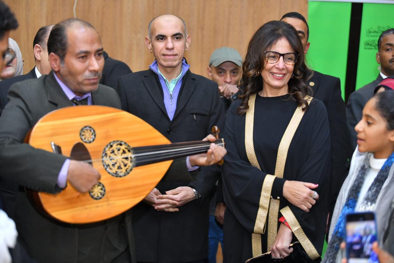 الدكتورة جيهان زكي وزيرة الثقافة
